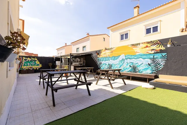 Pineapple Surf House