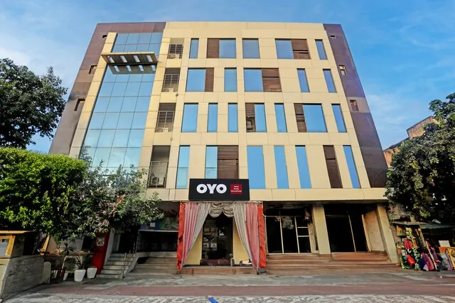 Collection O Hotel Noida Saffron