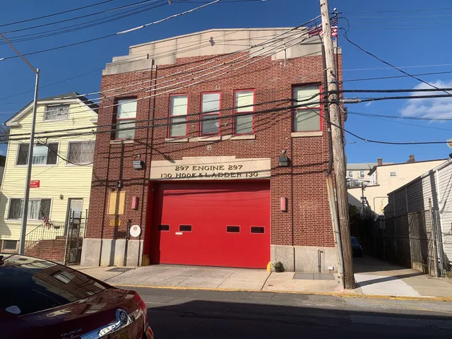 FDNY Engine 297/Ladder 130