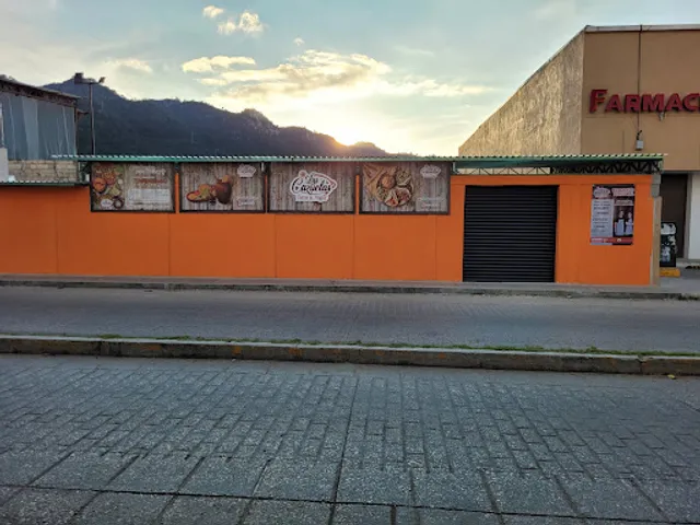 Las Cazuelas tacos & tragos