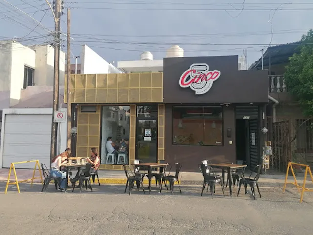 5Cinco Pizza y Helados