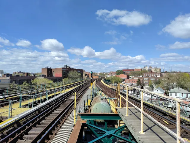 61 St-Woodside