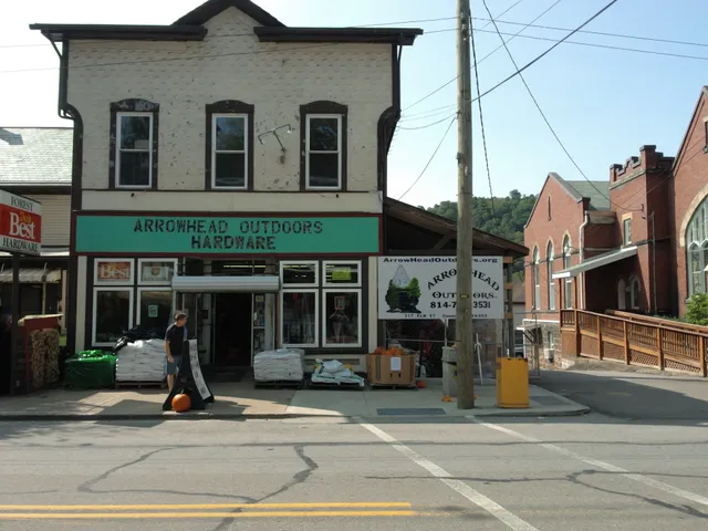 Arrowhead Outdoors & Hardware