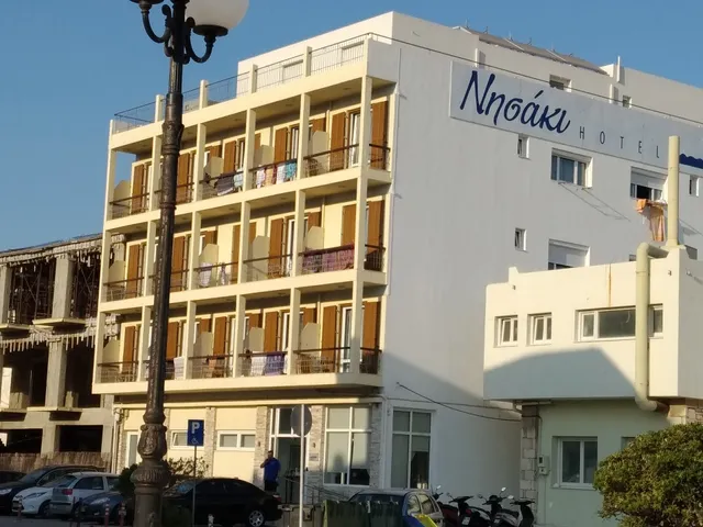 Nisaki Hotel & Elite Suites