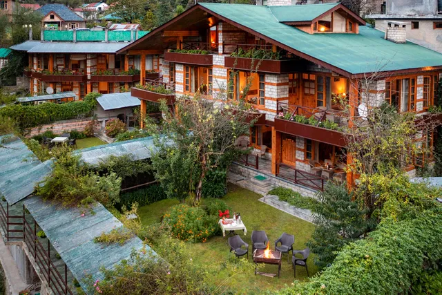 StayVista at Himalayan Retreat in Manali | 8 BHK Premium Holiday Home