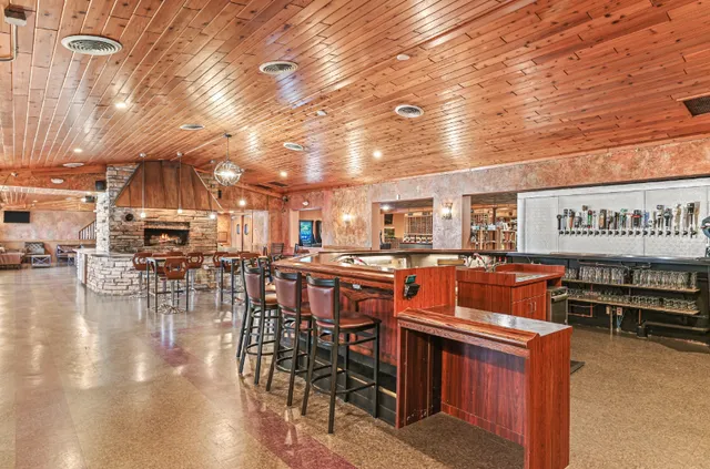 D'Vine Coffee & Wine