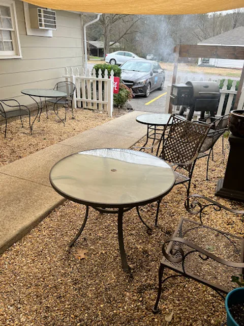 Dondi & Shell's Food Oasis