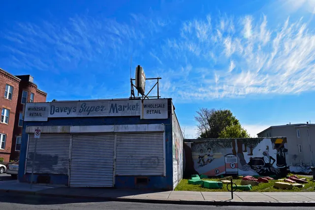 Davey's Super Market