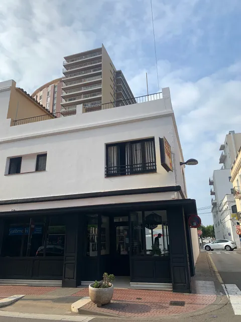 Black and White Hostel