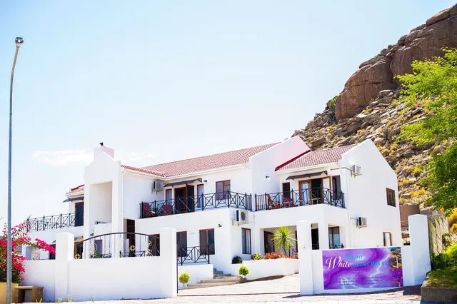 Nama White Guesthouse