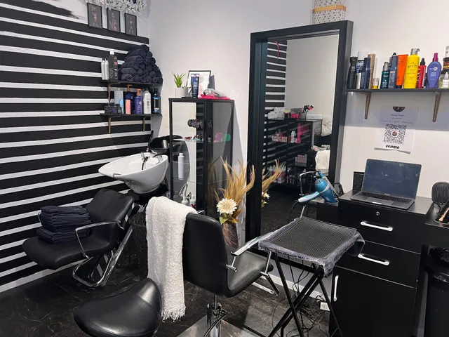 The Beauty Bar by MinnieBAD