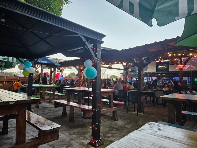 Echate Pa'k Bar & Grill