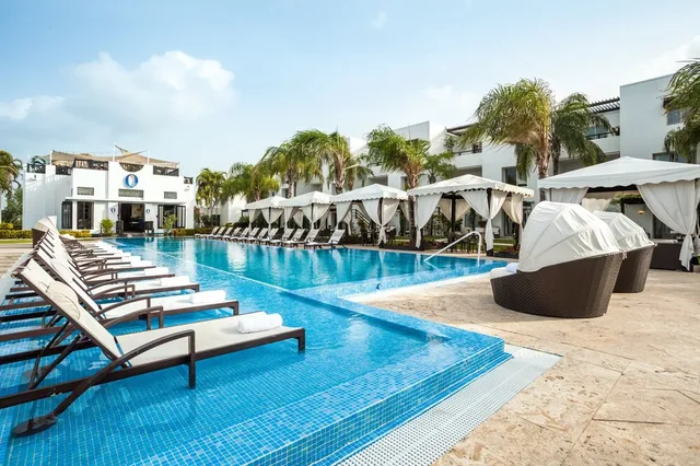 Las Terrazas Resort & Residences