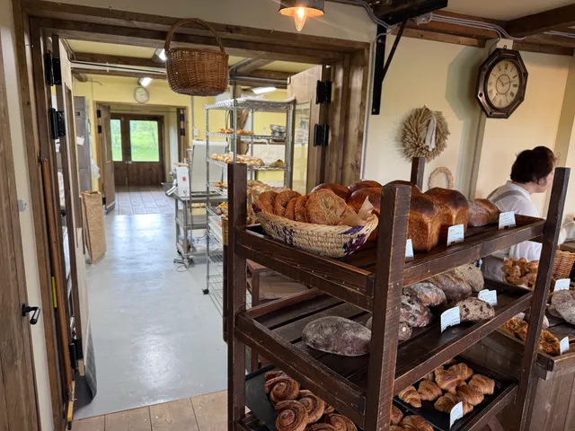 Hitosaji Farm Bakery