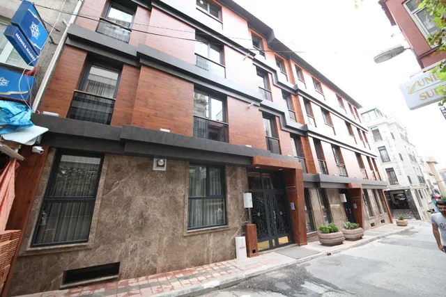 CORNER SUITE By Sheriff