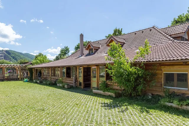 Drevenica Revište požičovňa lodí, rafting, autokemping s ubytovaním a stravou.