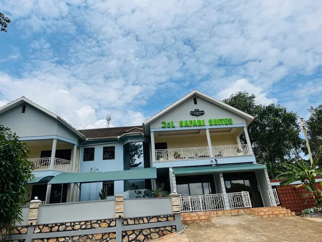 J&l Safari Suites Hotel