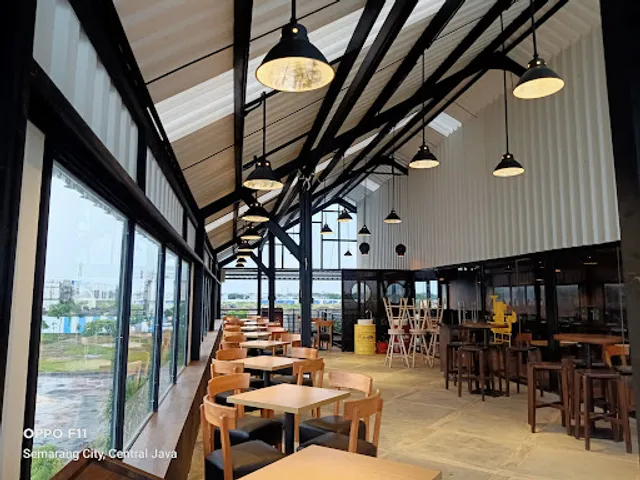 De’Gajah Resto & Cafe