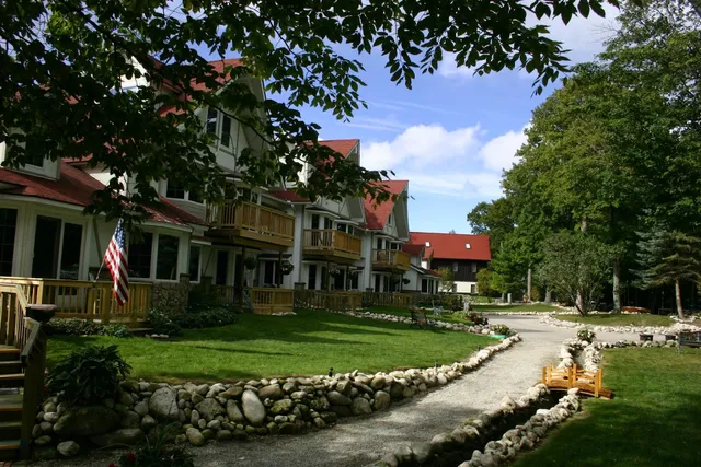 LakeBluff Condos at Stonecliffe