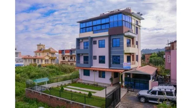 OYO 271 Hotel Golden Three