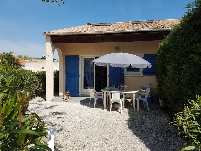 THE BLUE MAS SAINT CYPRIEN