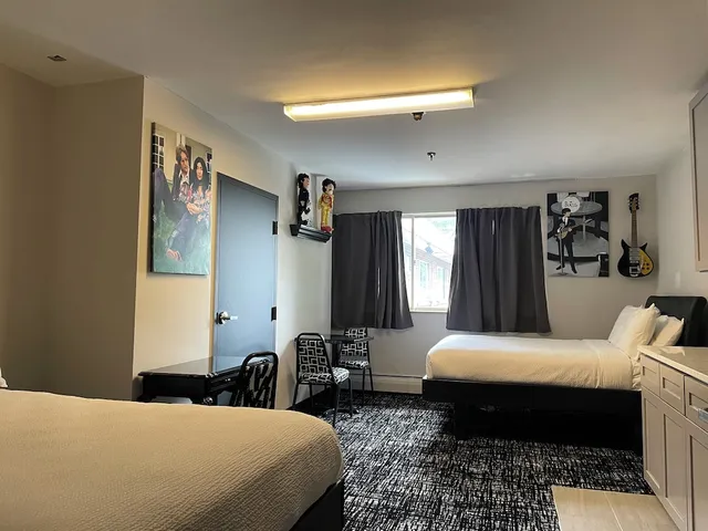 Broadway and Main Hotel