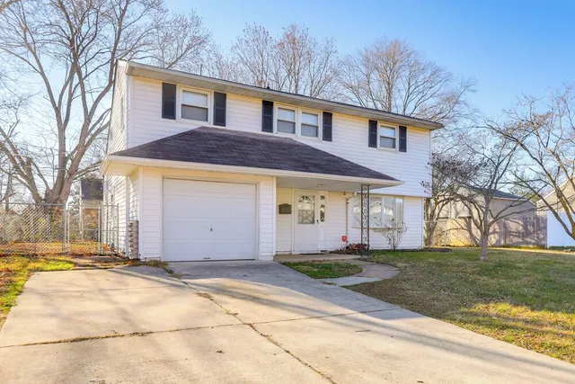 3 Mi to Dtwn: Home w/ Yard in Newark