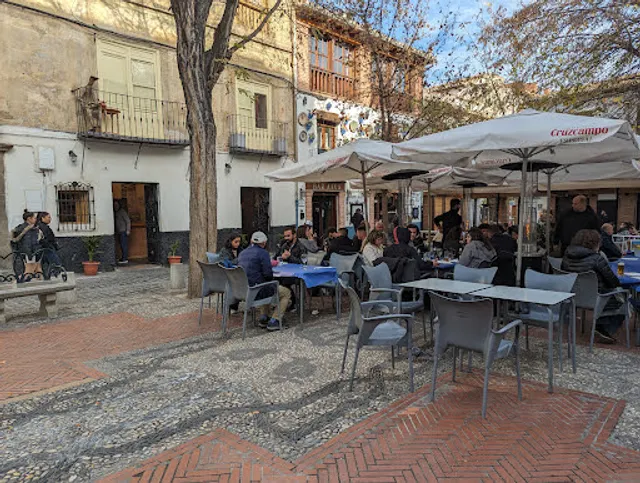 RESTAURANTE LOS NAZARÍES PLAZA LARGA