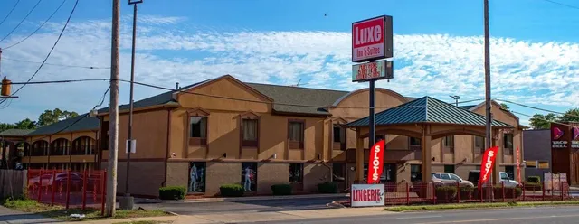 Luxe inn - whirlpool suites & extended stay