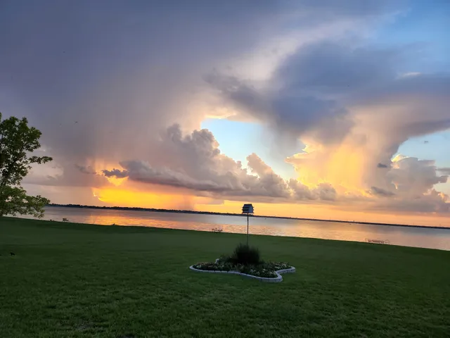 Lakeside Village Golf Club