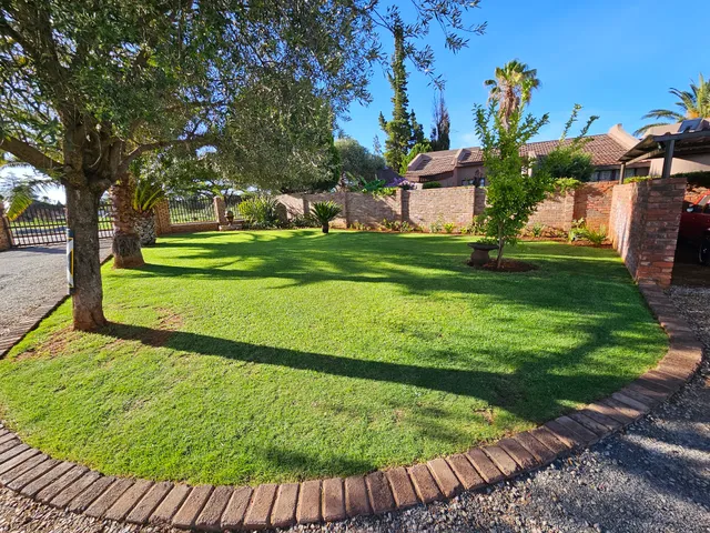 Chrisand Guest House