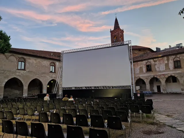 Cinema Chiostro Dell'incoronata