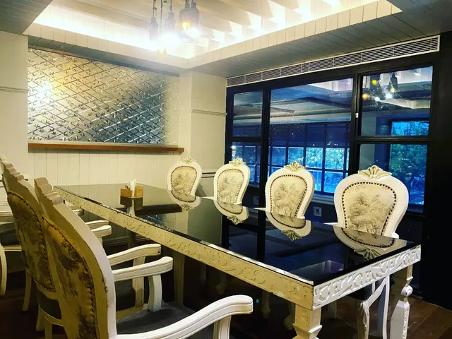 THE PIRATES BAR (HIX)