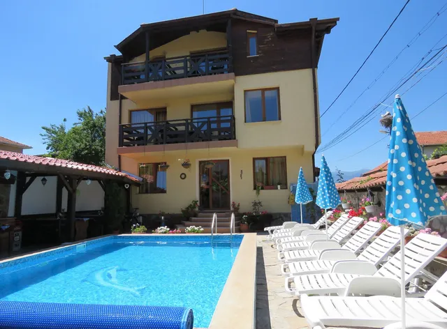 Saint Nikola Family Hotel