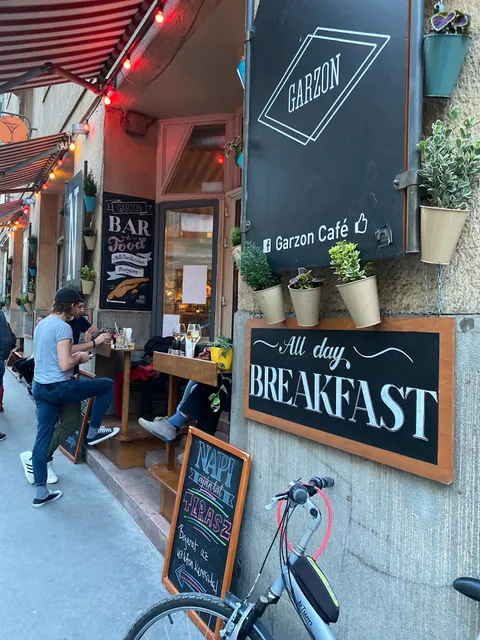 Garzon Café - Breakfast and BAR