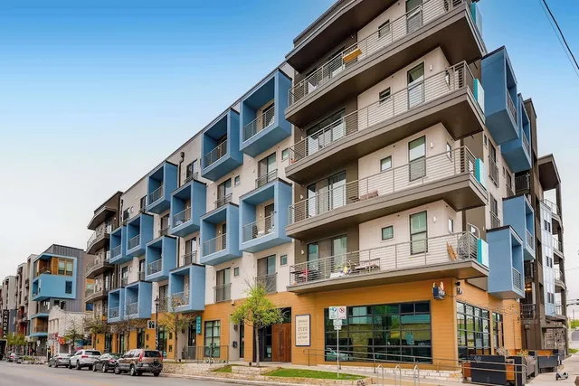 Sentral East Austin at 1630 E. Sixth | Austin Apartments