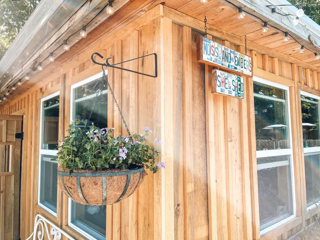 Moss & Embers Home Decorum