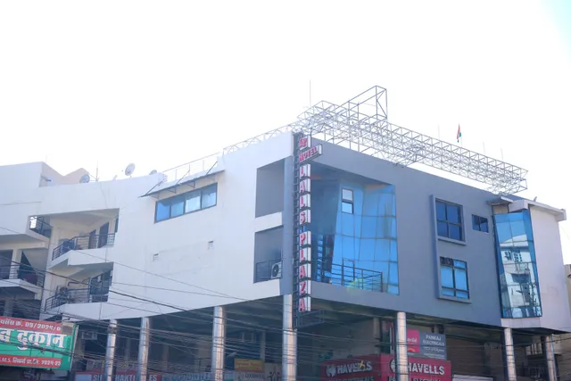 Hotel Lal's Plaza