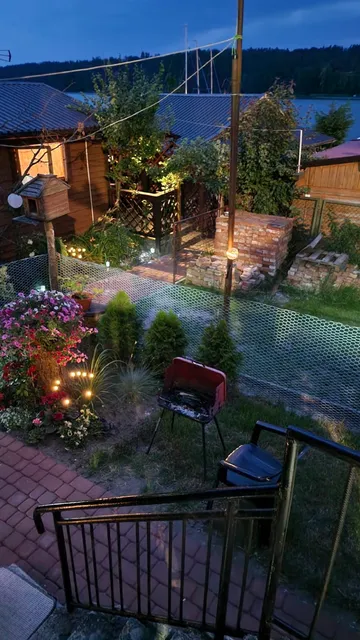 Domki i pokoje nad jeziorem