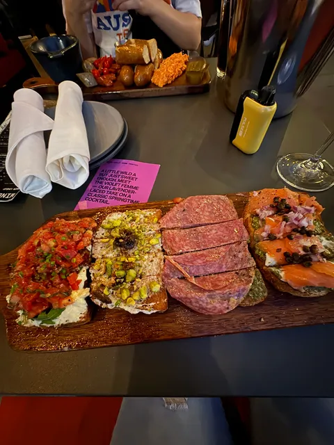 Postino Bryker Woods