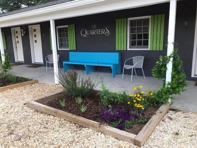 Pier450 - The Quarters Motel