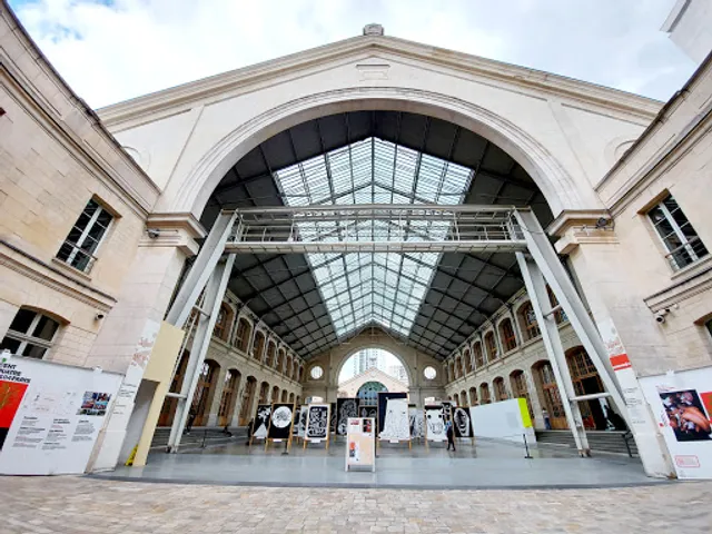 CENTQUATRE-PARIS (entrée administrative)