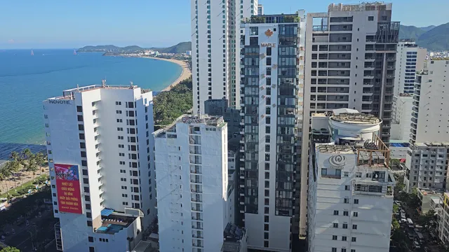 The Golden Seaview Panorama