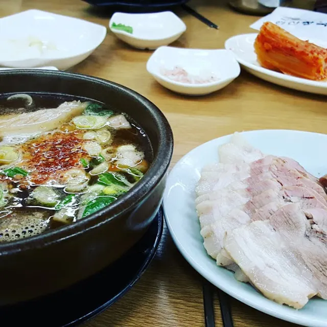 Sinchang Dwaeji-gukbap