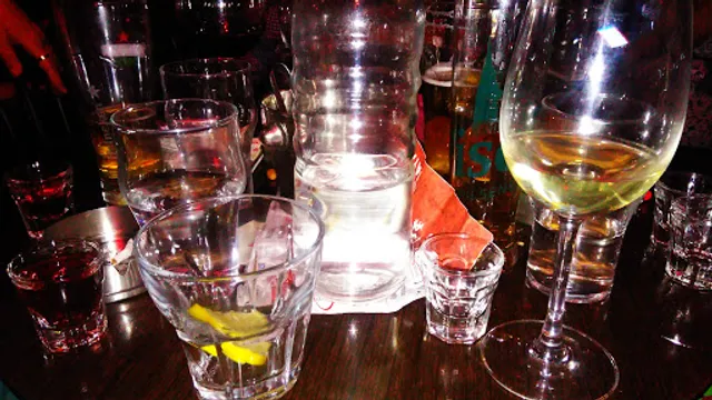 Avato Live Stage Bar