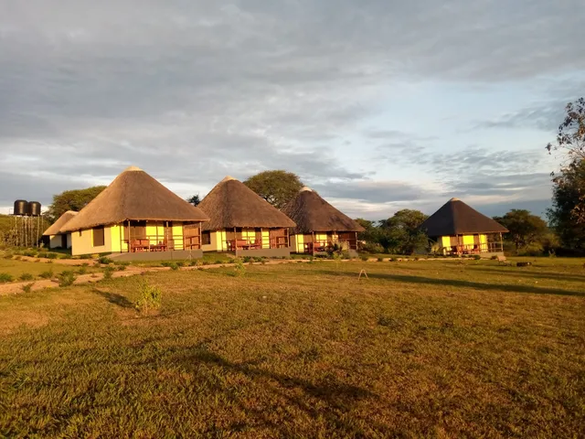 Bar Lyec Safari Lodge