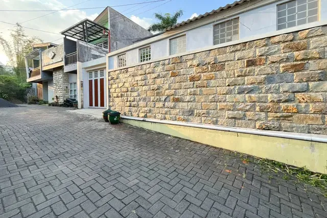 RedDoorz Syariah Nanna Homestay Near Dino Park