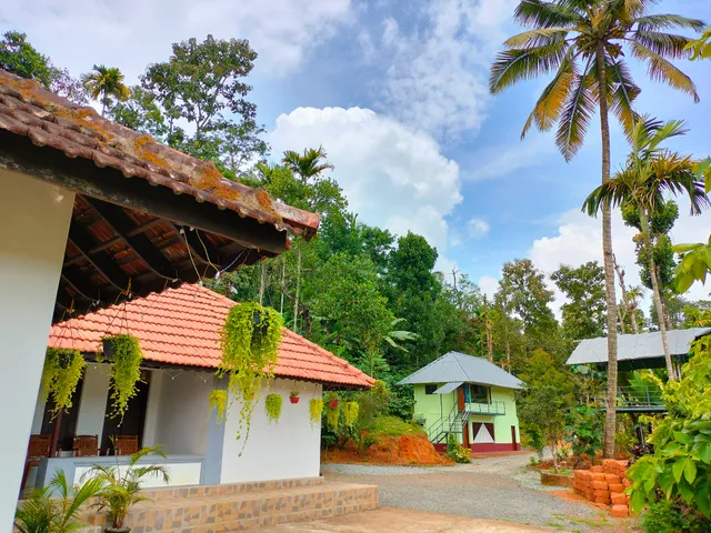 Heritage Tharavade home stay