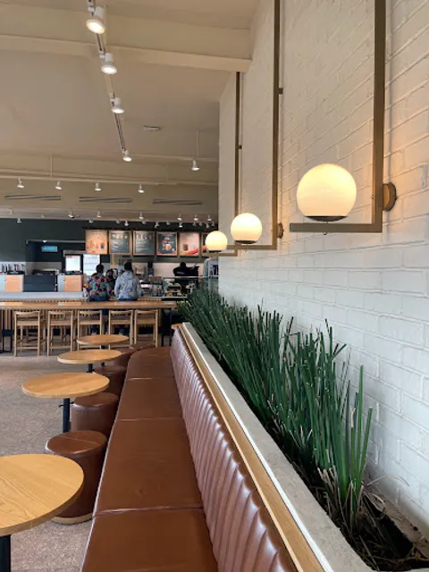 Starbucks Estación las Brujas II DT