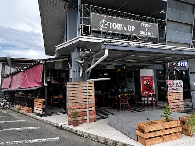 TOM’s UP Fusion & Shell Out